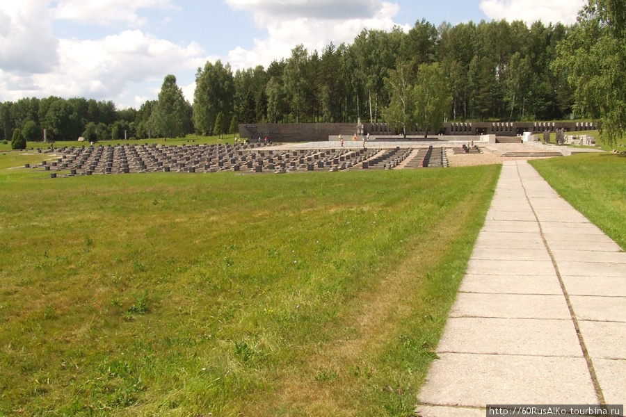 2008 Июль — Хатынь — сожженная немецкими украинцами деревня Хатынь, Беларусь