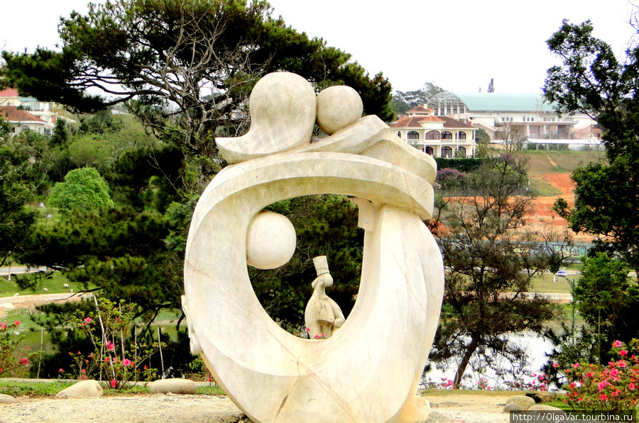 и различных скульптурных композиций Далат, Вьетнам