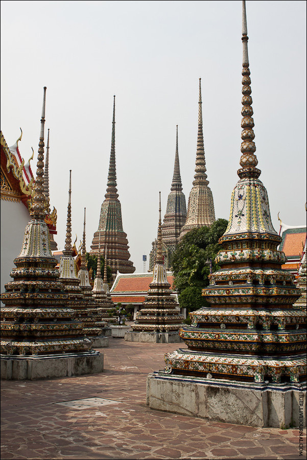 Всего на территории монастыря находится  95 ступ Бангкок, Таиланд