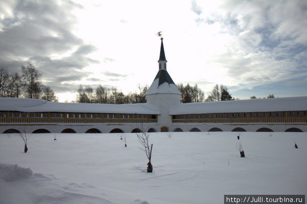 Величественное озеро и Валдайский Иверский монастырь Валдай, Россия