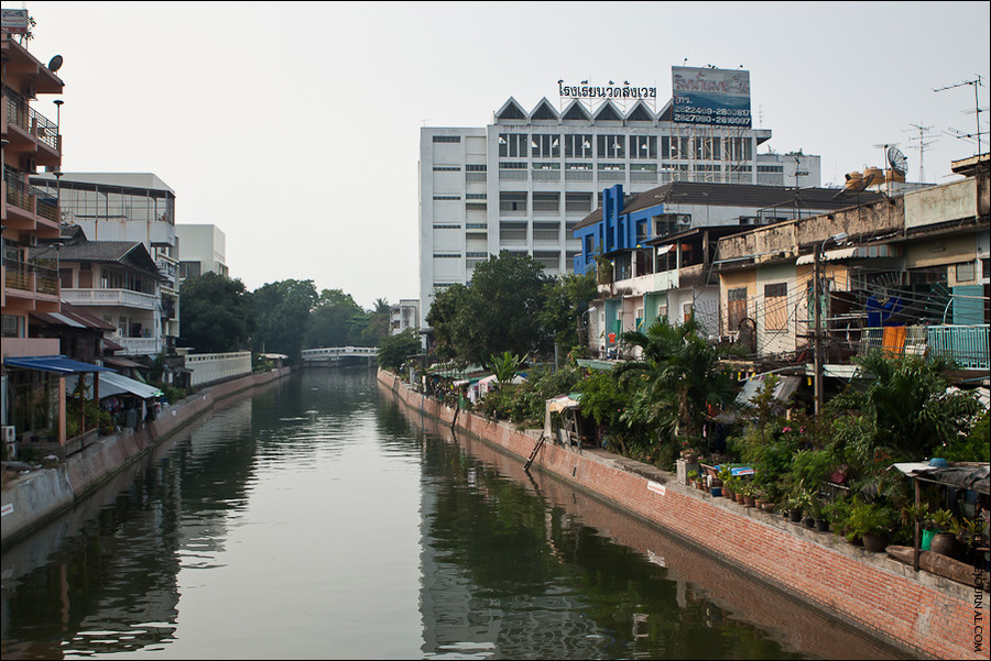 Один из многочисленных каналов Бангкок, Таиланд