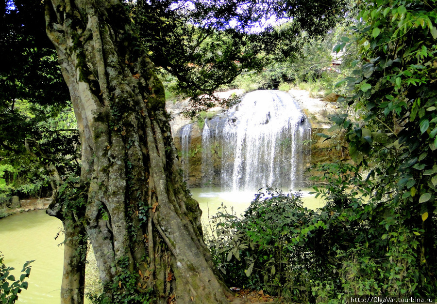 Под водопадом Пренн Далат, Вьетнам