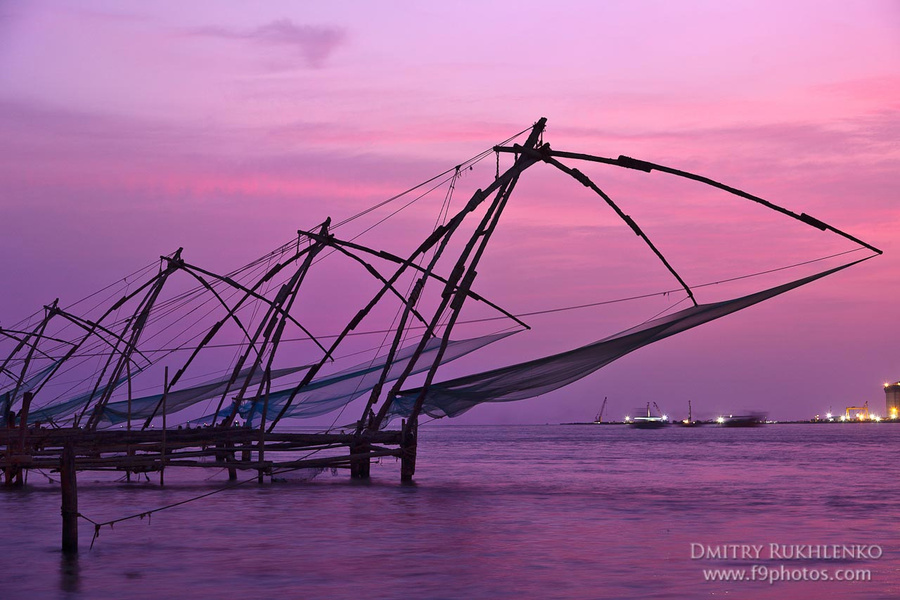 Знаменитые китайские рыболовные сети, которые являются визитной карточкой города Кочи, Керала Индия