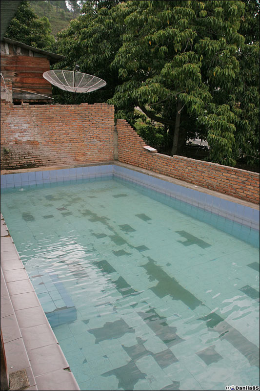 Частный бассейн у горячего источника.