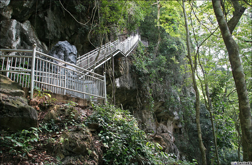 Пещера темноты или старый оловянный рудник Каки-Букит, Малайзия