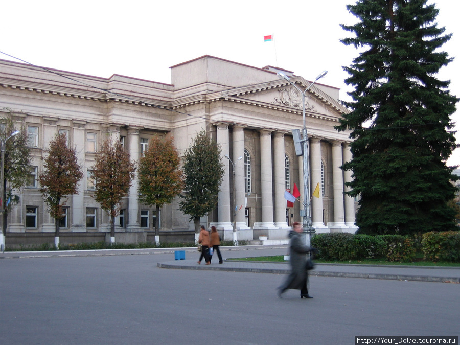 Здание политихнического колледжа на главной площади города Минск, Беларусь