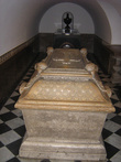 В Вавельском замке похоронены не только короли Польши, но и другие выдающиеся личности, например Адам Мицкевмч.