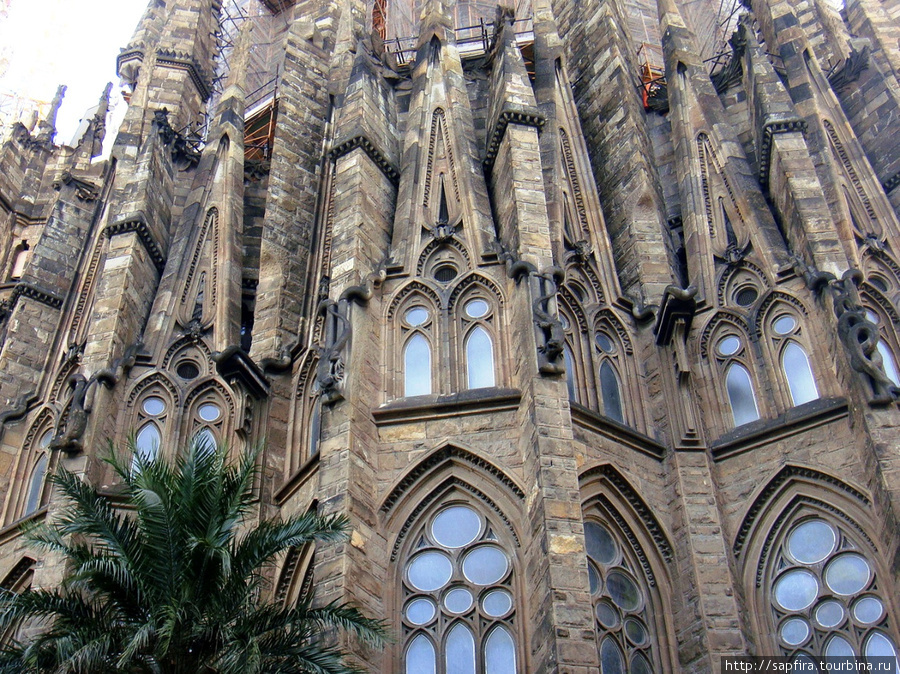 Много -башенный собор-Саграда Фамилья Барселона, Испания