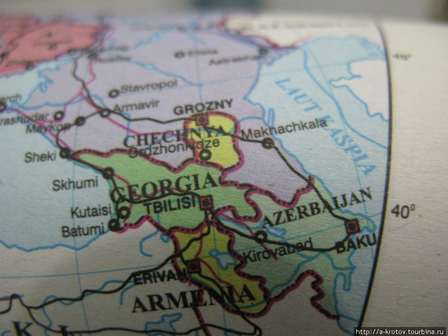 Карта Кавказа в местном атласе мира. Правители Абхазии, Осетий и Карабаха должны вынести протест!