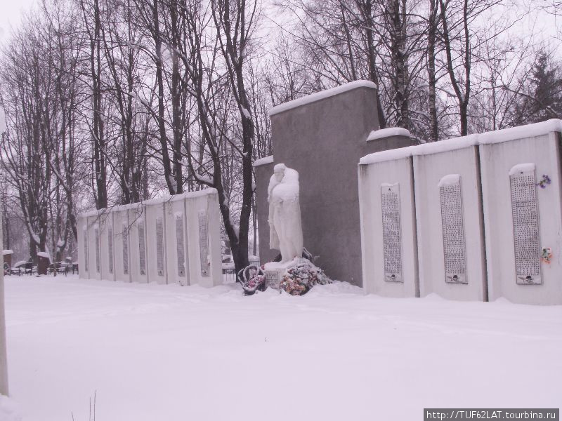 Памятник погибшим воинам. Вязьма, Россия