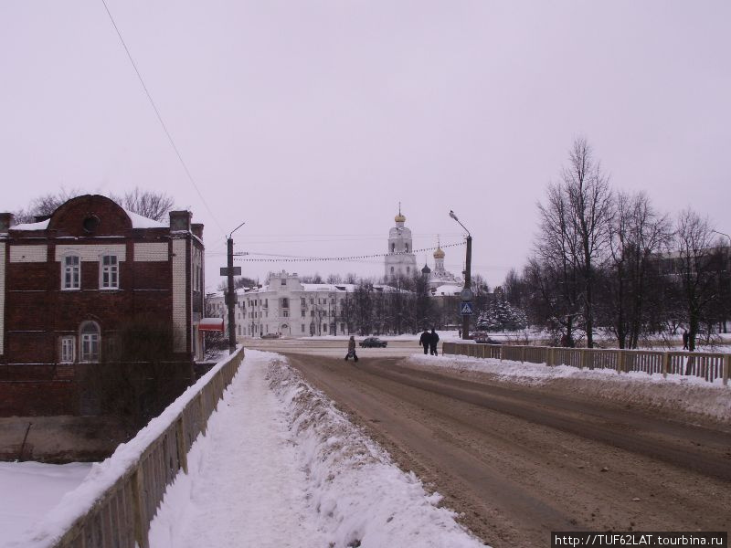 Вязьме на неделю. Город Вязьма зимой ночью. Зимний город Вязьма улица. Вязьма зима вечер. Станция Вязьма 1989.