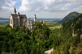 Примерно в 3 часа дня мы достигли главной точки сегодняшнего дня.
Замок Нойшванштайн построен королем Людвигом II Баварским в период с 1869 по 1891 гг. Замок очень красив и представляет собой место паломничества туристов со всего мира и самым фотографируемым строением в Баварии.