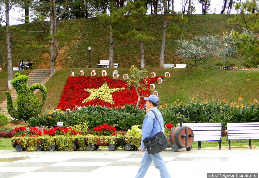 Непременная звезда — символ социалистического Вьетнама Далат, Вьетнам