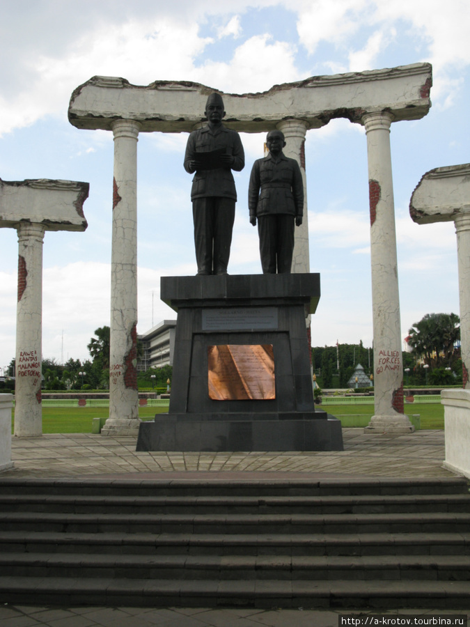 Город-герой и Город Героев Сурабайя, Индонезия