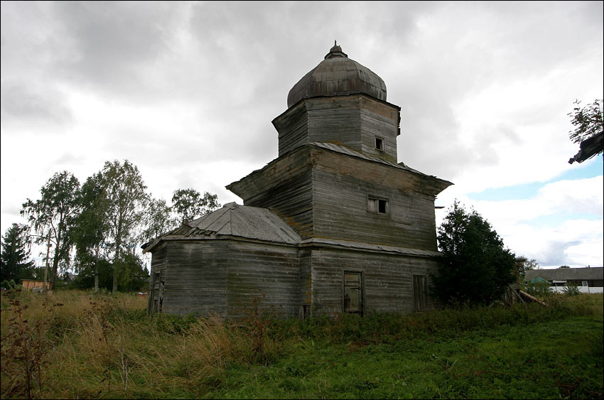 Деревянные церкви в глуши. Архангельская область, Россия