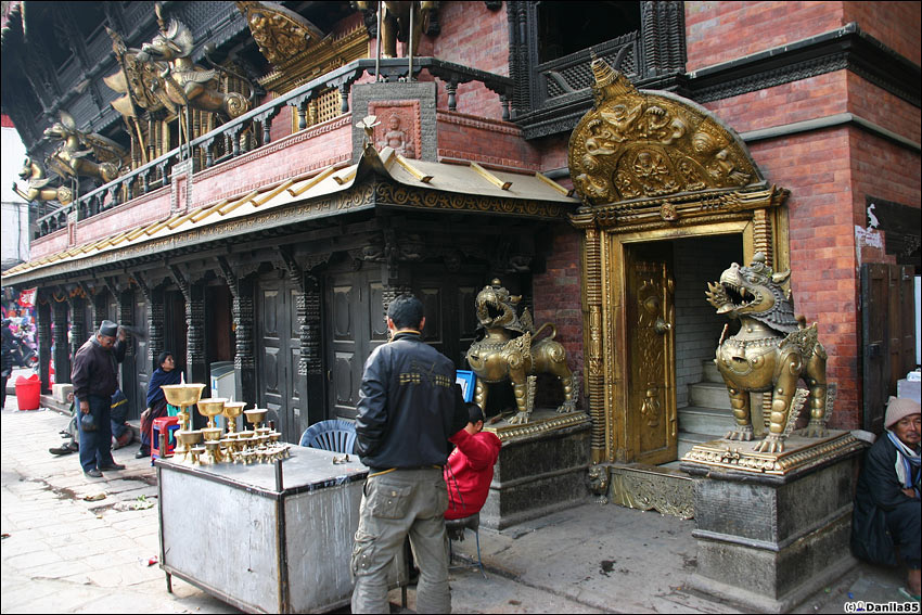 Один из храмов. Катманду, Непал