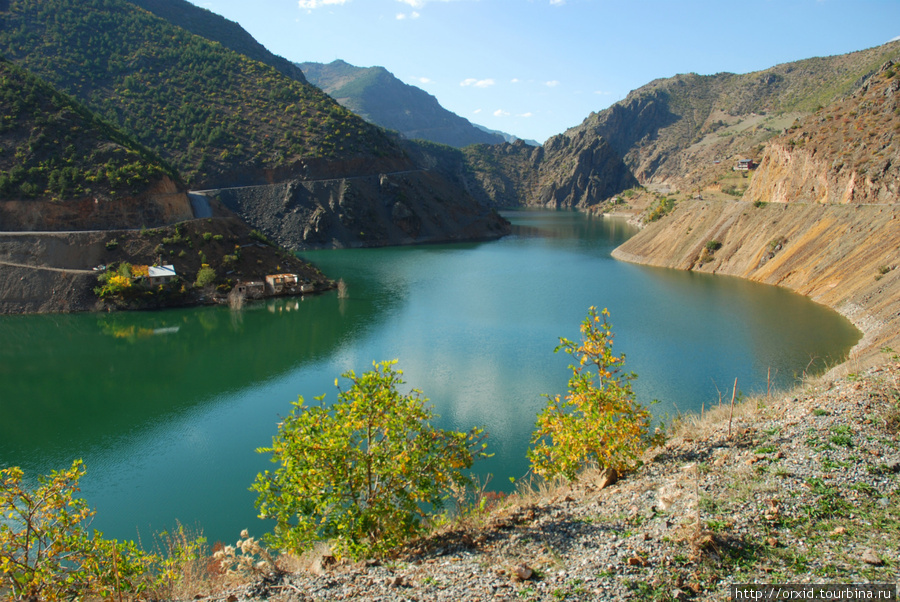 Река высоко в горах Турция