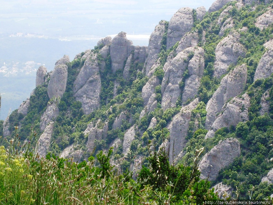 Любимая фраза альпинистов: лучше гор есть только горы, полностью подтверждается горами Монсеррат Монастырь Монтсеррат, Испания