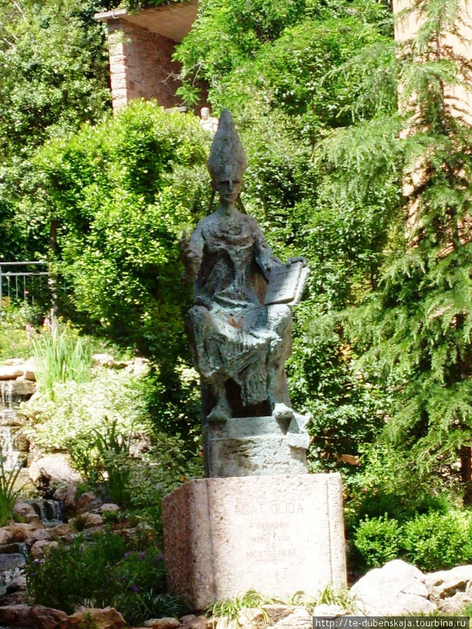 Памянтик аббату Олибе, основателю монастыря. Монастырь Монтсеррат, Испания
