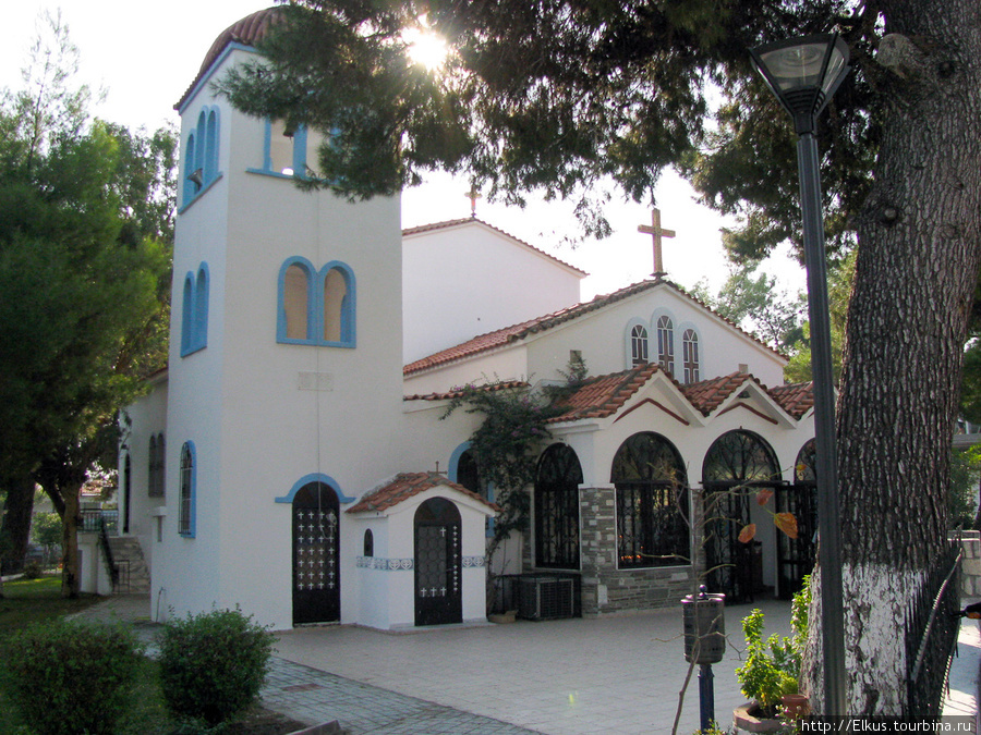 Церковь поселка Ханиоти, Греция
