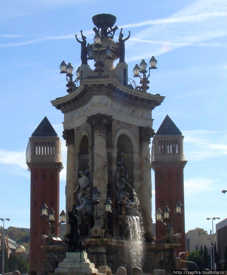 Монументальный фонтан на площади Барселона, Испания