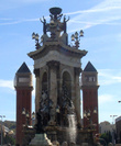 Монументальный фонтан на площади