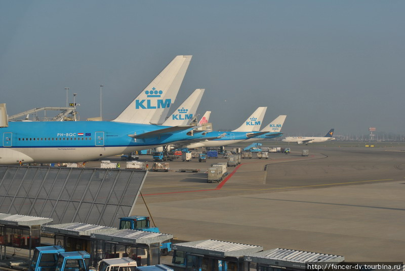 KLM — крупнейшая голландская авиакомпания, базирающаяся в Схипхоле Амстердам, Нидерланды