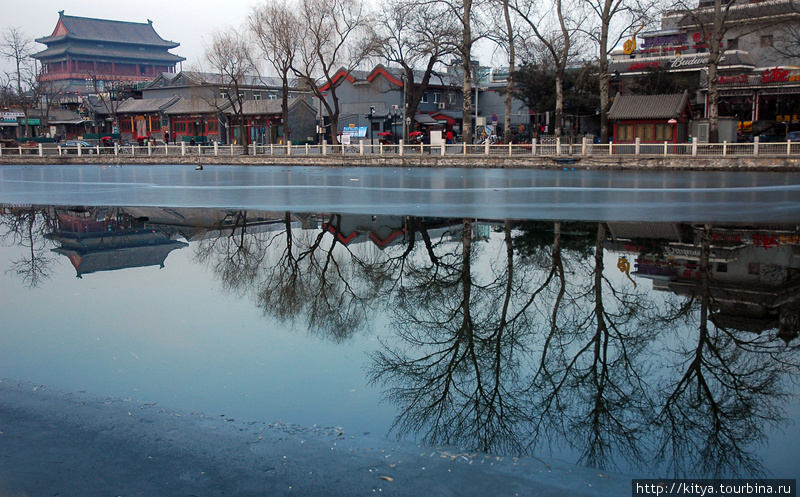 Зимний вечер на озёрах Шичахай Пекин, Китай