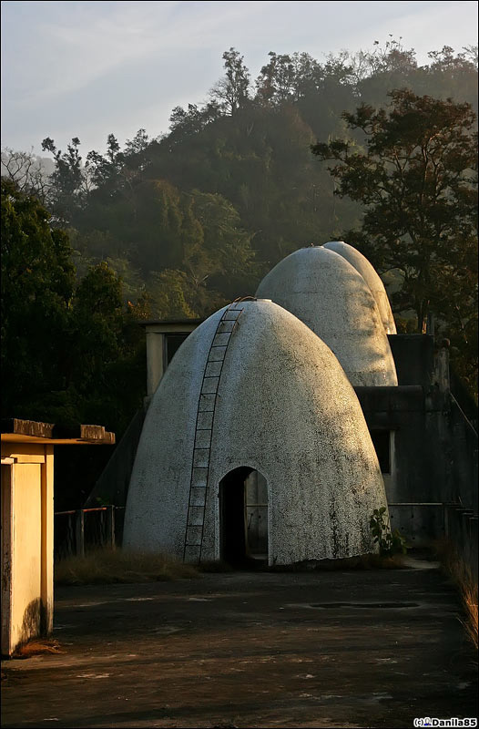Те, кто были в Индии без труда догадаются, что это за купола на крышах. Ришикеш, Индия