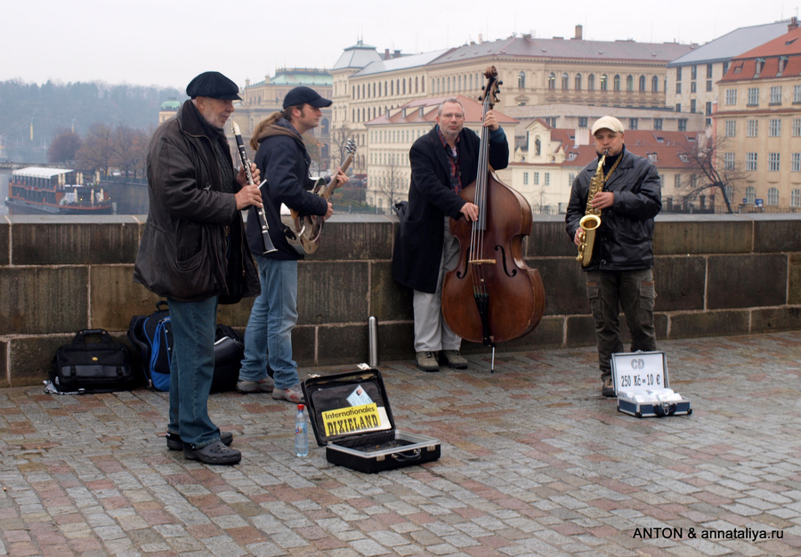 Музыканты на Карловом мосту Прага, Чехия
