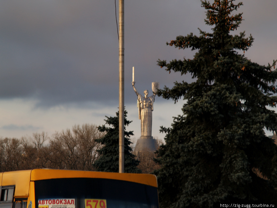 Монумент-скульптура «Родина-мать» Киев, Украина