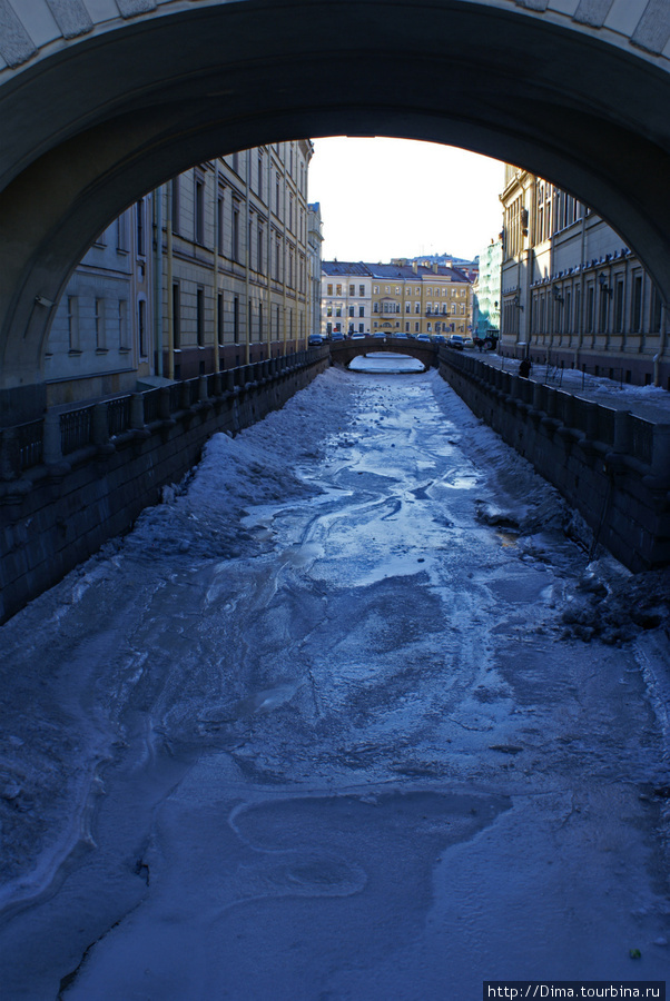 Каналы во льдах Санкт-Петербург, Россия