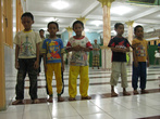 Детишки в мечети