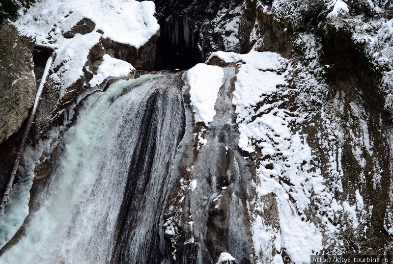 Водопады в снегу Норт-Бенд, CША