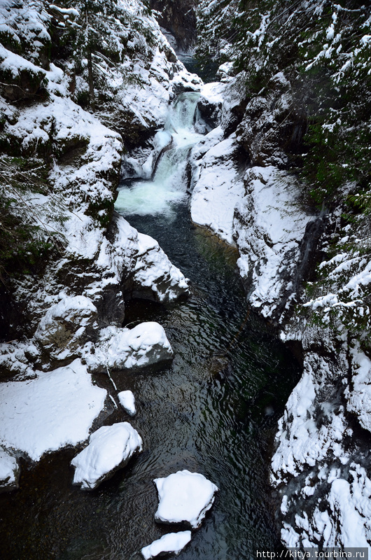 Водопады в снегу Норт-Бенд, CША