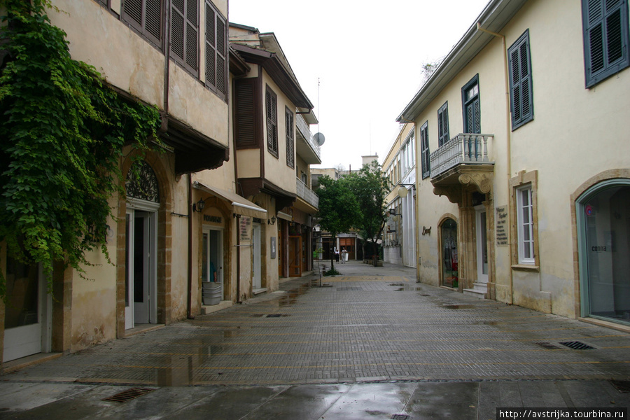 Пустынные улицы разделенной столицы Никосия, Кипр