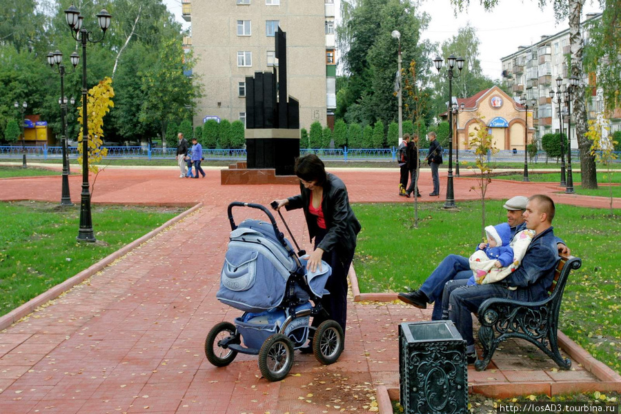 Центральная аллея в парке Воробьева. Луховицы, Россия