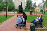 Центральная аллея в парке Воробьева.