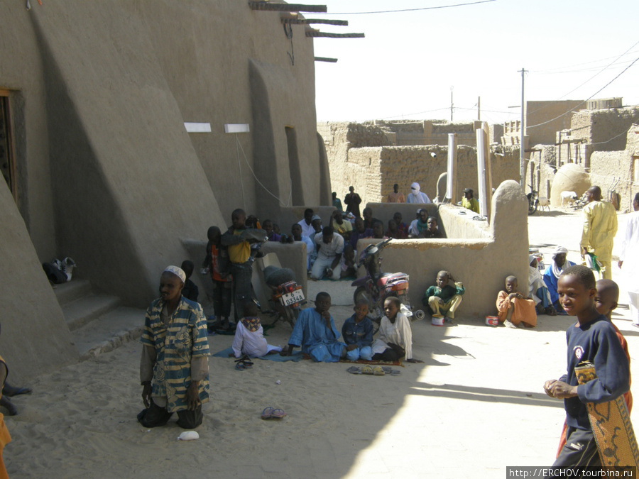 Пятничная молитва Тимбукту, Мали