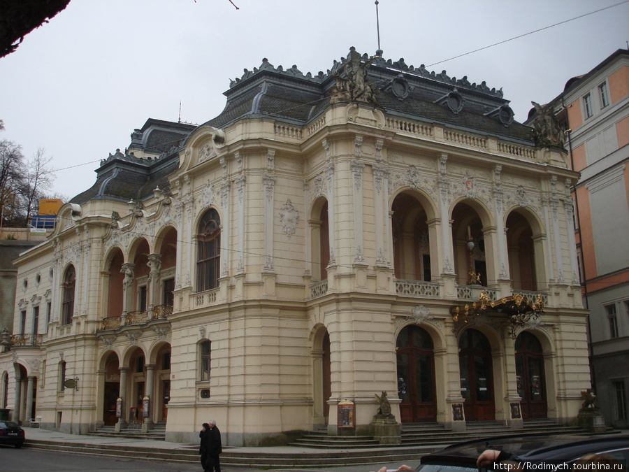 С балкона этого театра выстапал Гитлер (это тоже факт) Карловы Вары, Чехия