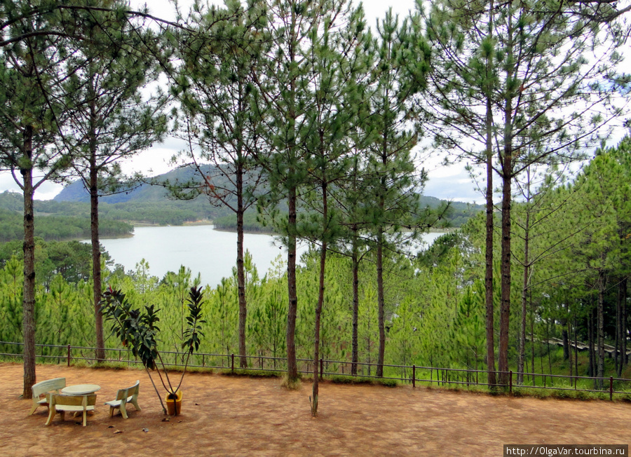 Вид на озеро Тыенлам Далат, Вьетнам