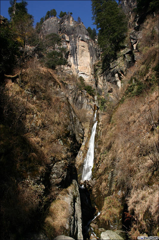 Водопад около Вашиста. Манали, Индия