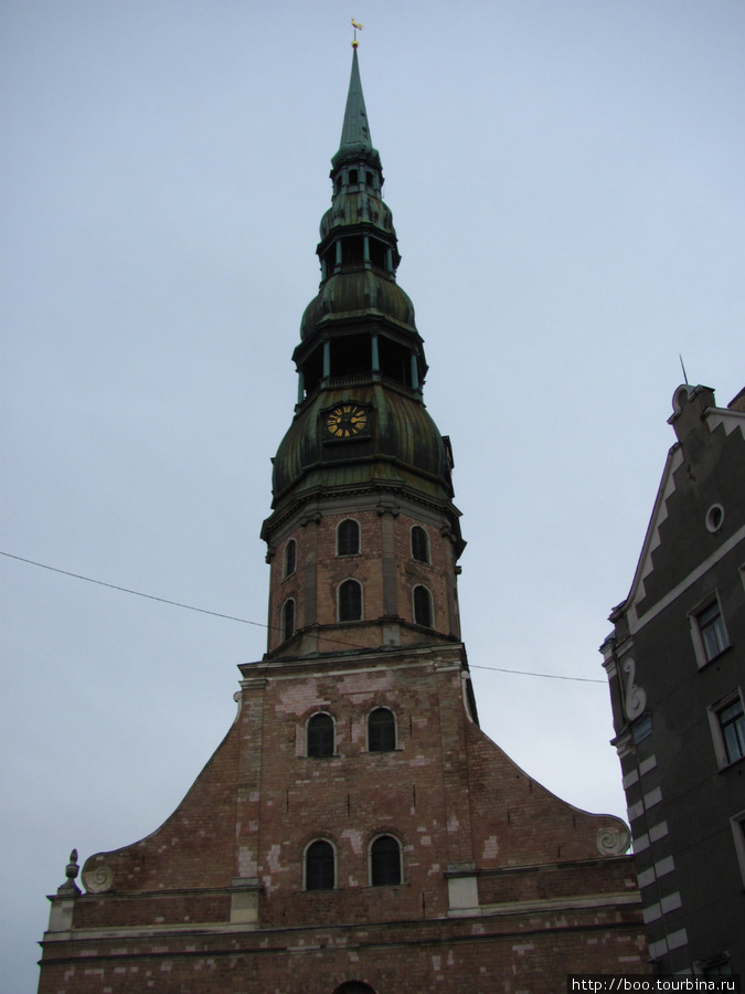 на шпиле Церкви Св.Петра есть смотровая площадка Рига, Латвия