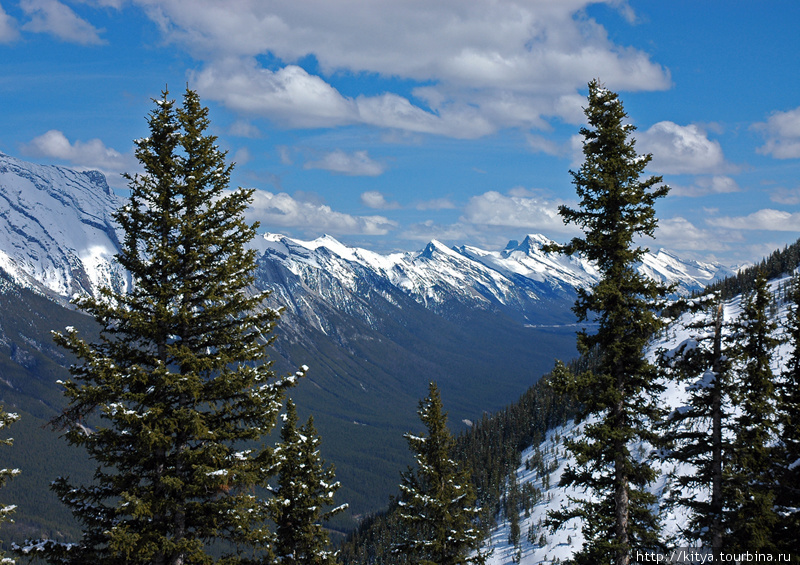 Месяц май в Скалистых горах Банфф, Канада