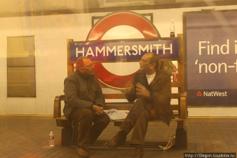 Беседа в метро Лондон, Великобритания
