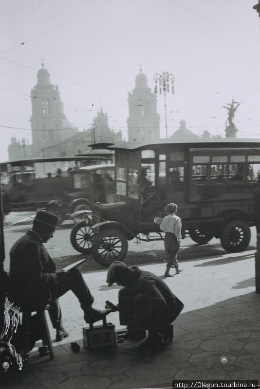 Сфотографировал со старой фотки, висевшей в городе Мехико, Мексика