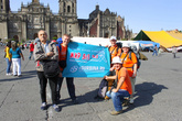 Проект Мир без виз с флагом Турбины.Ру на главной площади столицы Мексики