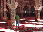внутренние интерьеры мечети — неверным сюда вход КАТЕГОРИЧЕСКИ запрещен