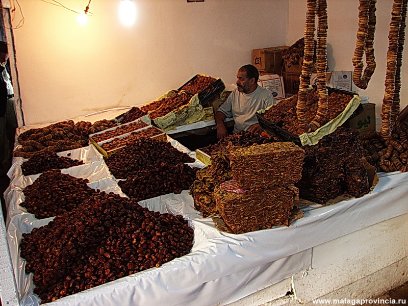 финики и инжиры — всего помногу Танжер, Марокко