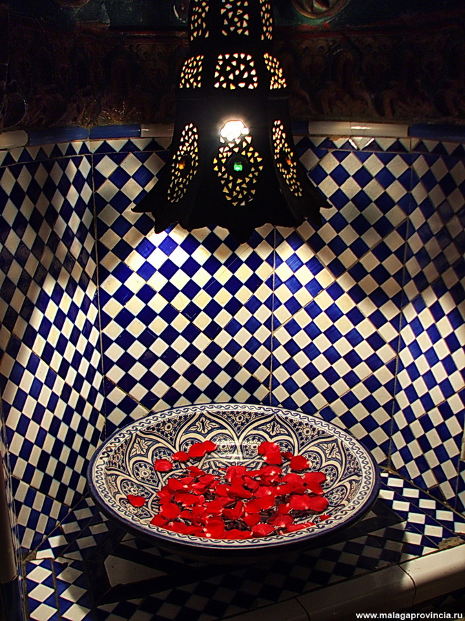 розовая вода Танжер, Марокко